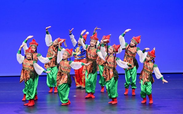 中國舞_小學_KN2P02_協和長沙灣_草原上的馬頭琴韻(蒙古)08